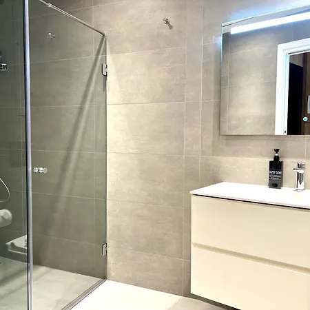 Mercury Tower 1br W Terrace And Rooftop Pool By Arco Collection