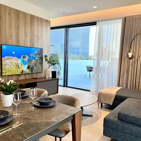 Mercury Tower 1br W Terrace And Rooftop Pool By Arco Collection Lägenhet *