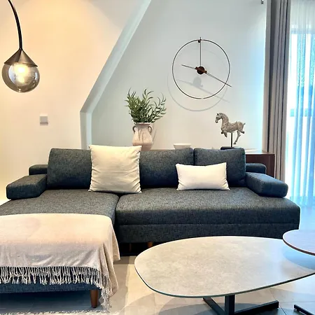 Mercury Tower 1br W Terrace And Rooftop Pool By Arco Collection *