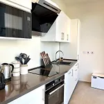 Apartment Mercury Tower 1br W Terrace And Rooftop Pool By Arco Collection *